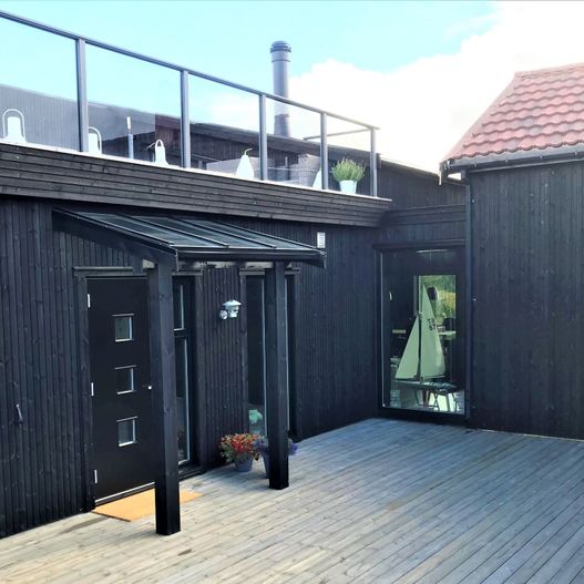 Inngang på hytte