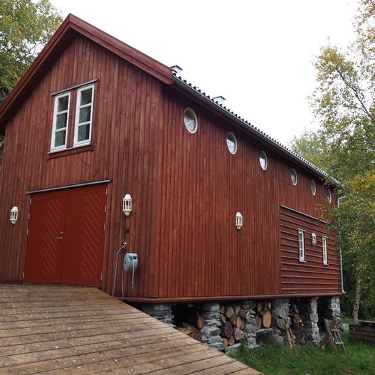 Gammel restaurert låve