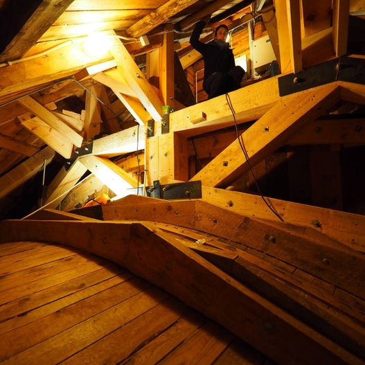 Rehabilitering av kirke, detalje av treverk
