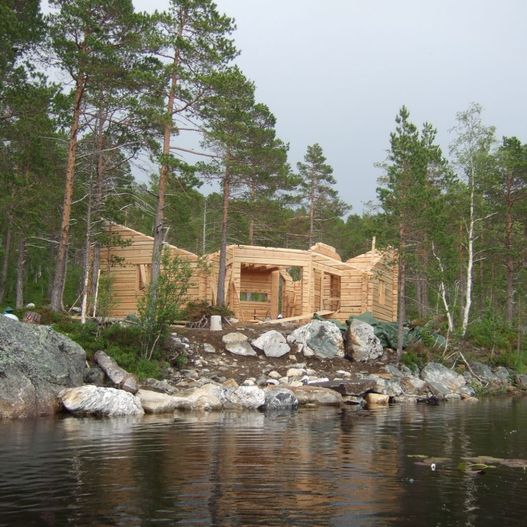 Bygging av hytte ved innsjø