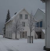 Hus i snøen